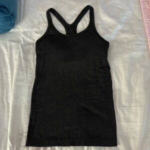 Lululemon Black ribbed tank with built in bra size 4